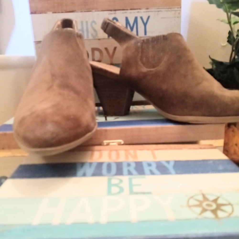 Suede pumps